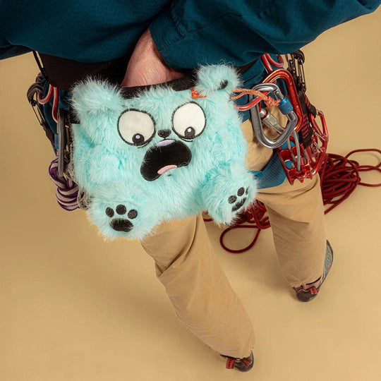 Y&amp;Y Vertical Chalk Bag Bear, dettaglio dell’apertura durante l’uso