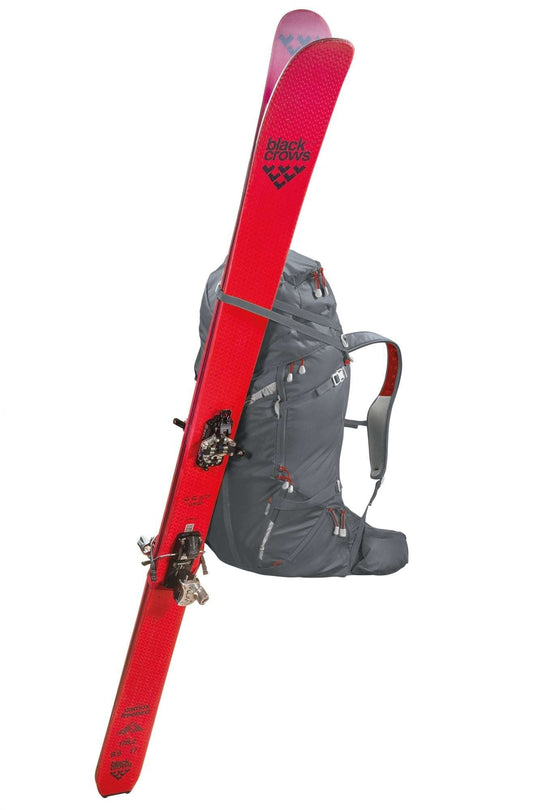 Zaino Rutor 30 alpinismo backpack with skis attached, ergonomic and lightweight.