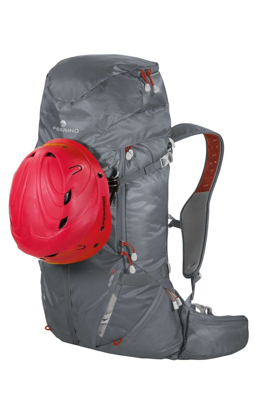 Zaino Rutor 30 for alpine skiing and mountaineering with helmet holder.