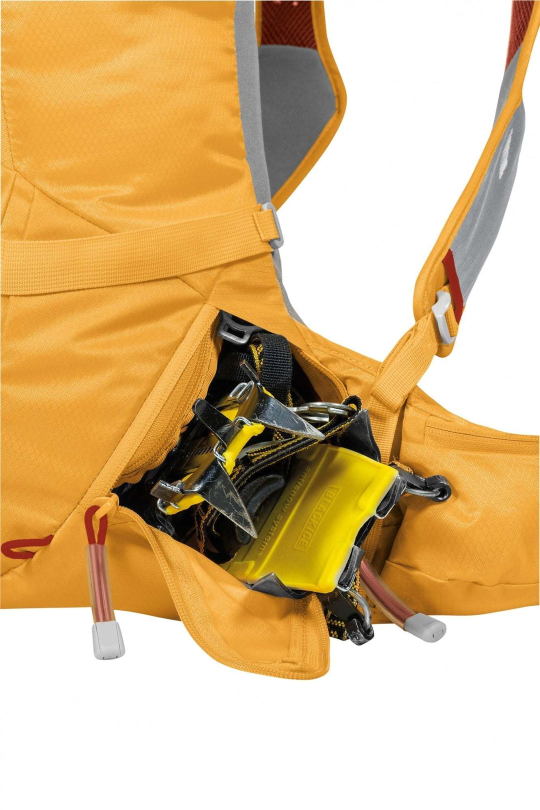 Zaino Rutor 30 with crampon compartment for alpine and ski mountaineering.