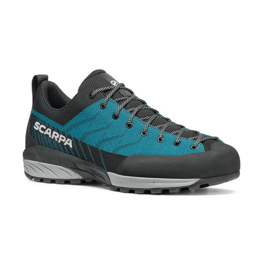 Technical approach shoe Mescalito Planet with recycled lightweight materials and Vibram sole.